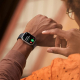 Apple Watch Series 8 GPS, Boîtier en aluminium Lumière stellaire 41mm avec bracelet sport S/M Lumière stellaire